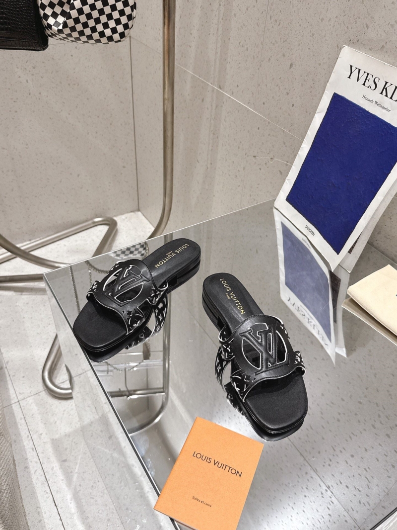 l0vis Vvtt0n slippers